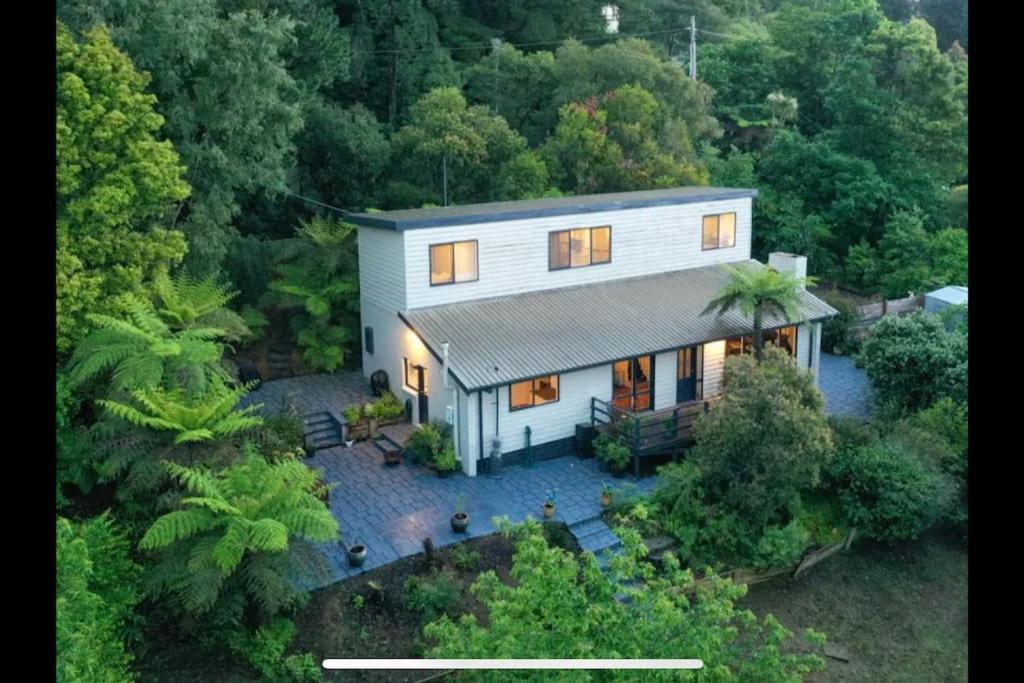 Tree Top Retreat Apartment Emerald Exterior photo